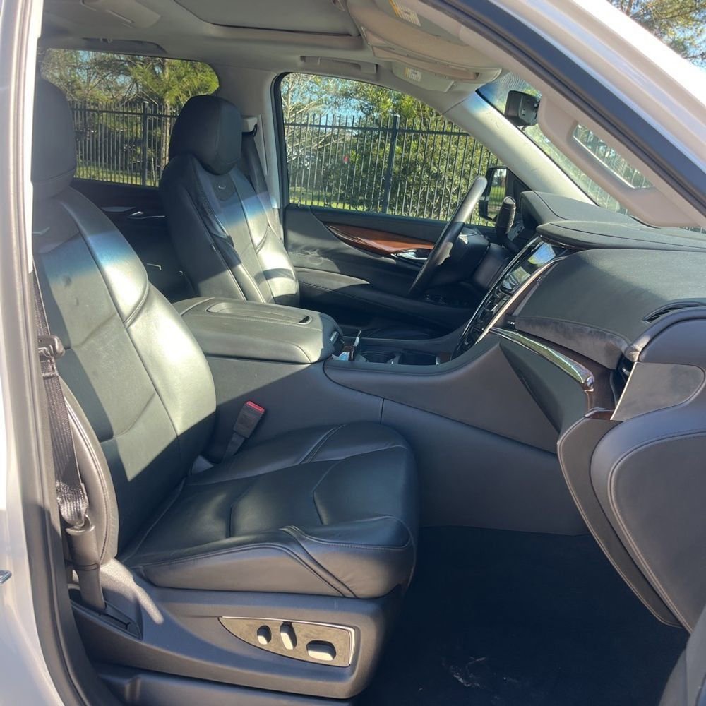 Used 2019 Cadillac Escalade ESV Luxury image 8