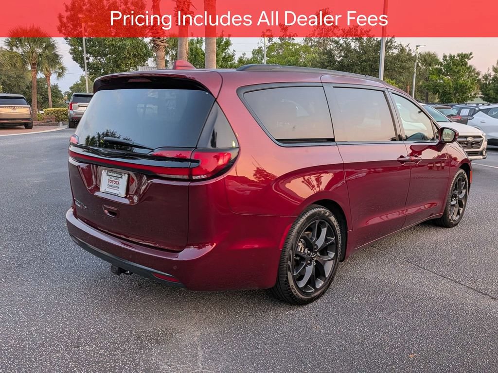 Used 2022 Chrysler Pacifica Touring-L w/ S Appearance Package FWD image 4