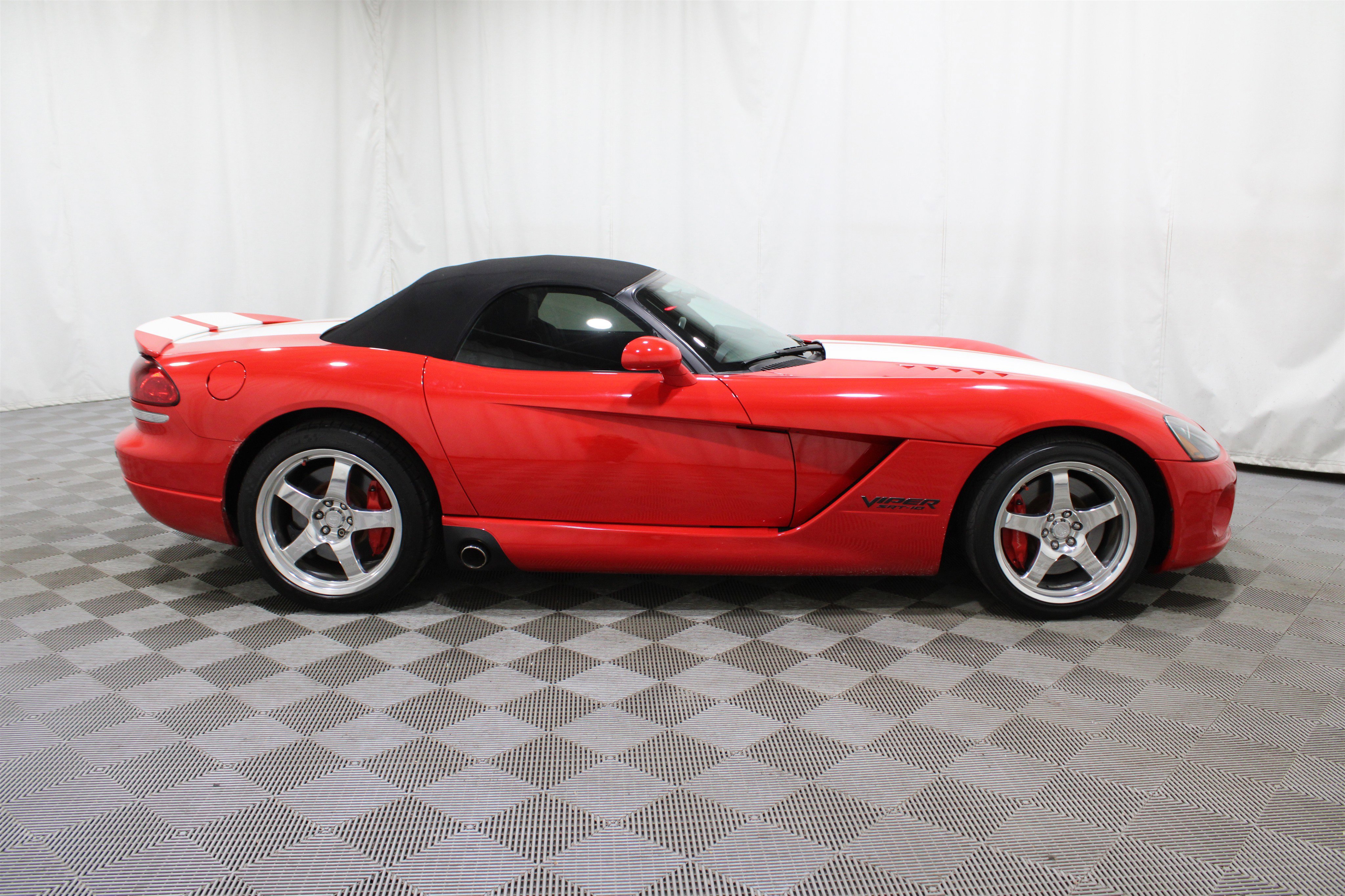 Used 2004 Dodge Viper SRT-10 RWD image 15