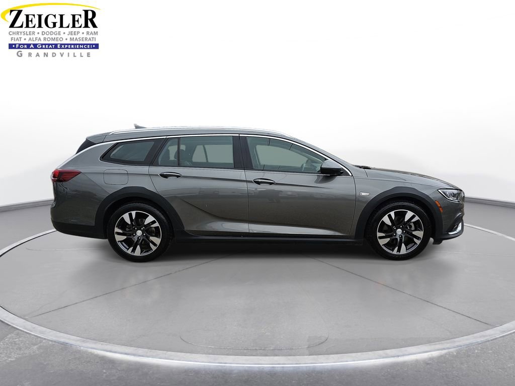 Used 2019 Buick Regal Essence w/ Driver Confidence Package I image 4