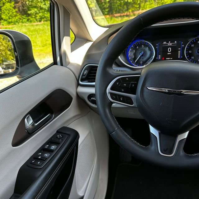 Used 2023 Chrysler Voyager LX FWD image 28