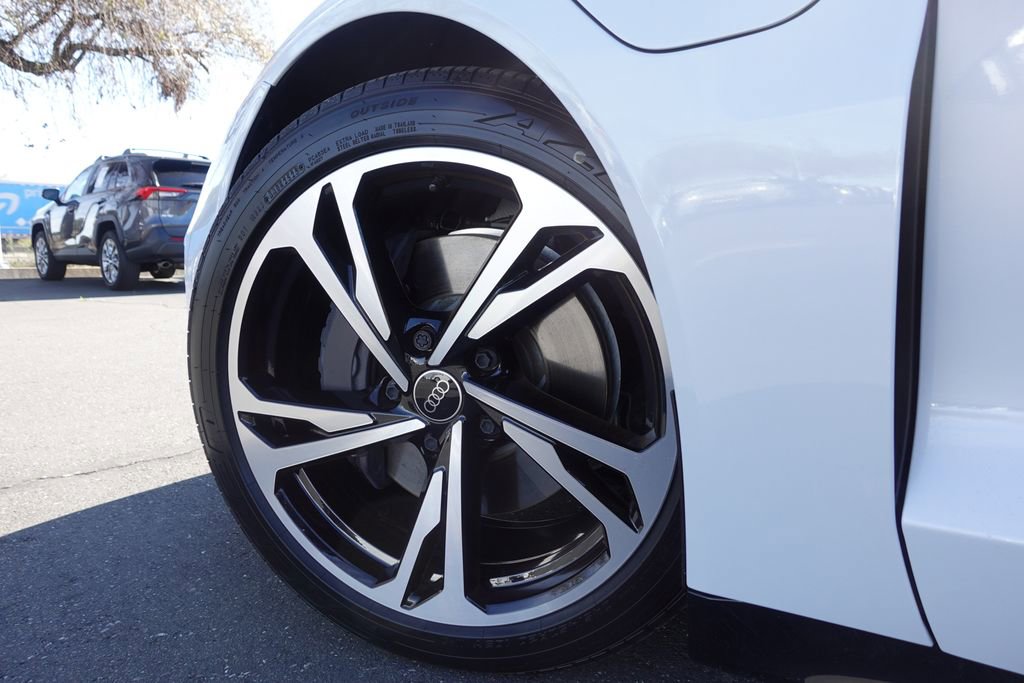 Used 2024 Audi e-tron GT Premium Plus image 8