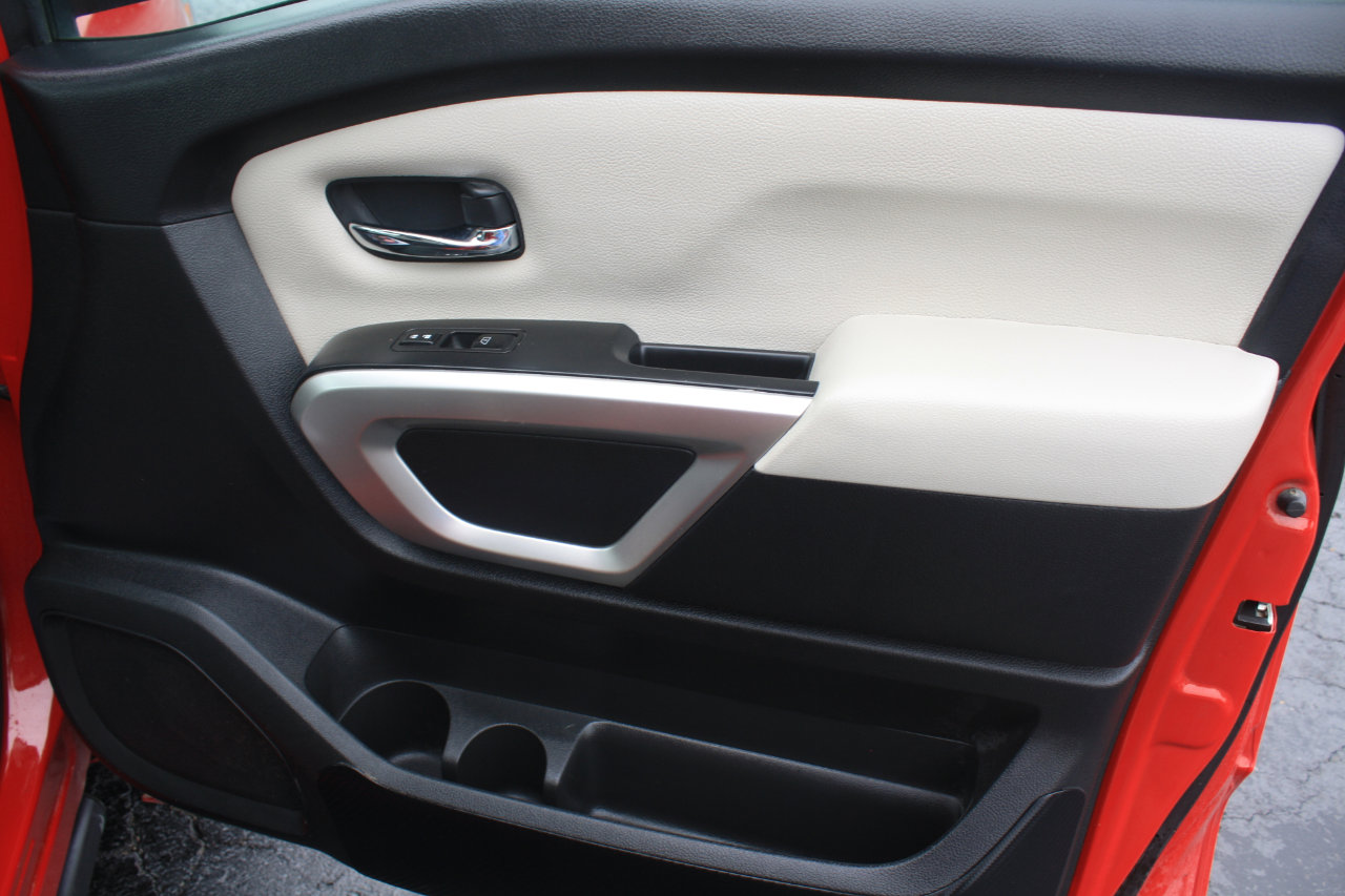 Used 2022 Nissan Titan SV w/ SV Convenience Package image 41