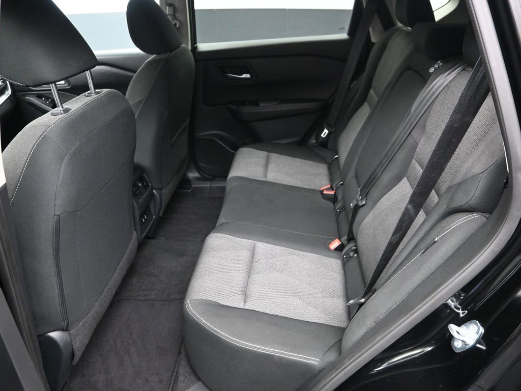 Used 2025 Nissan Rogue SV image 29