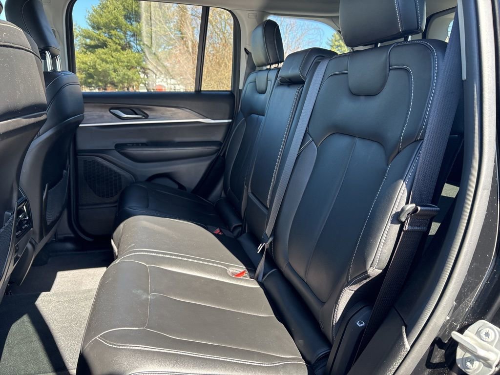 Used 2023 Jeep Grand Cherokee Limited image 19