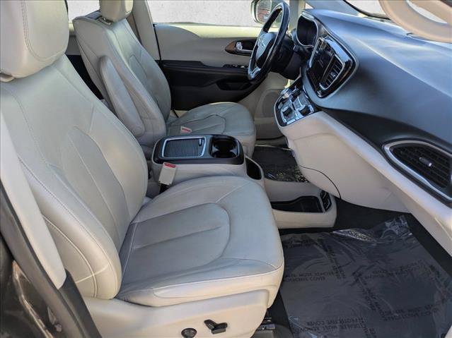 Used 2019 Chrysler Pacifica Touring-L Plus FWD image 21