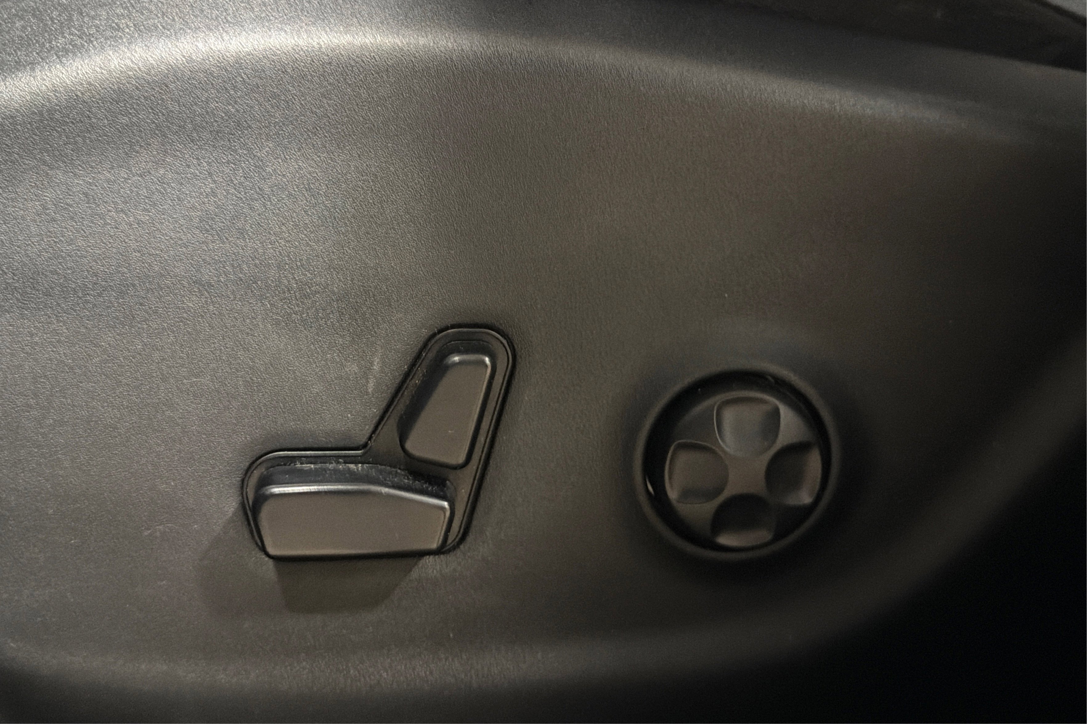 Used 2020 Jeep Cherokee Limited AWD/4WD image 19