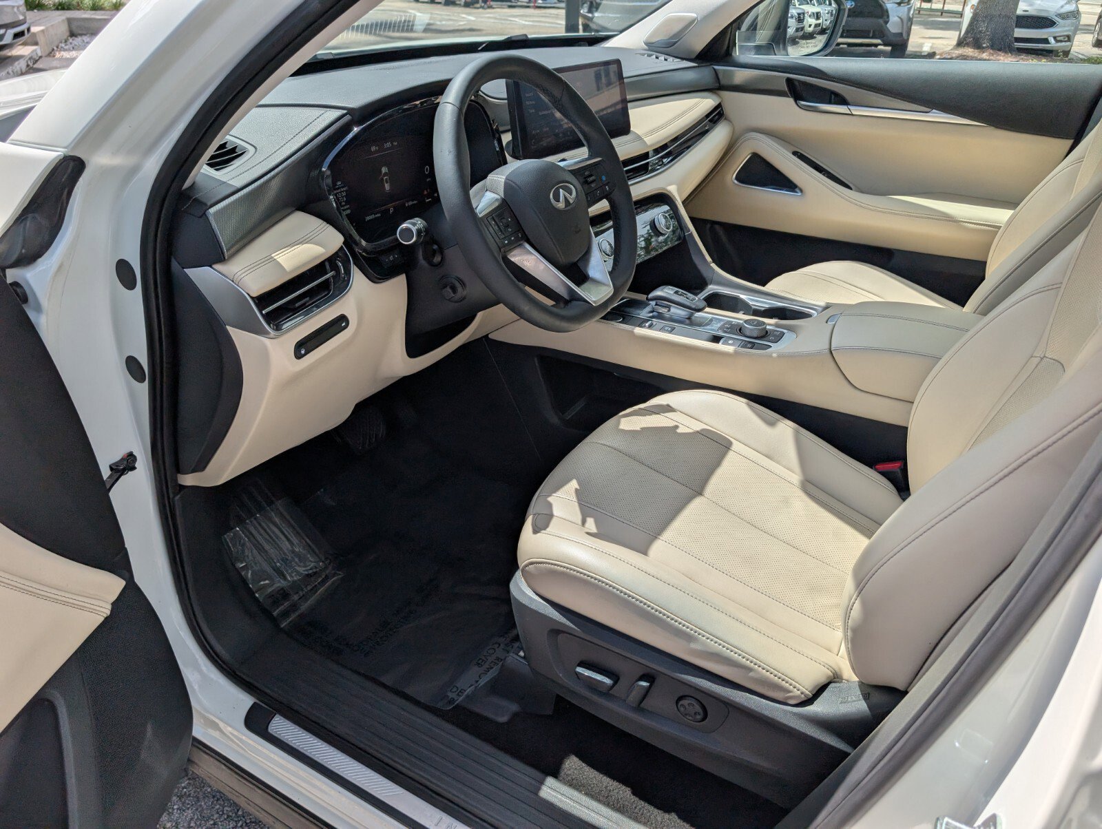 Used 2023 INFINITI QX60 Luxe w/ Performance Audio Package FWD image 11