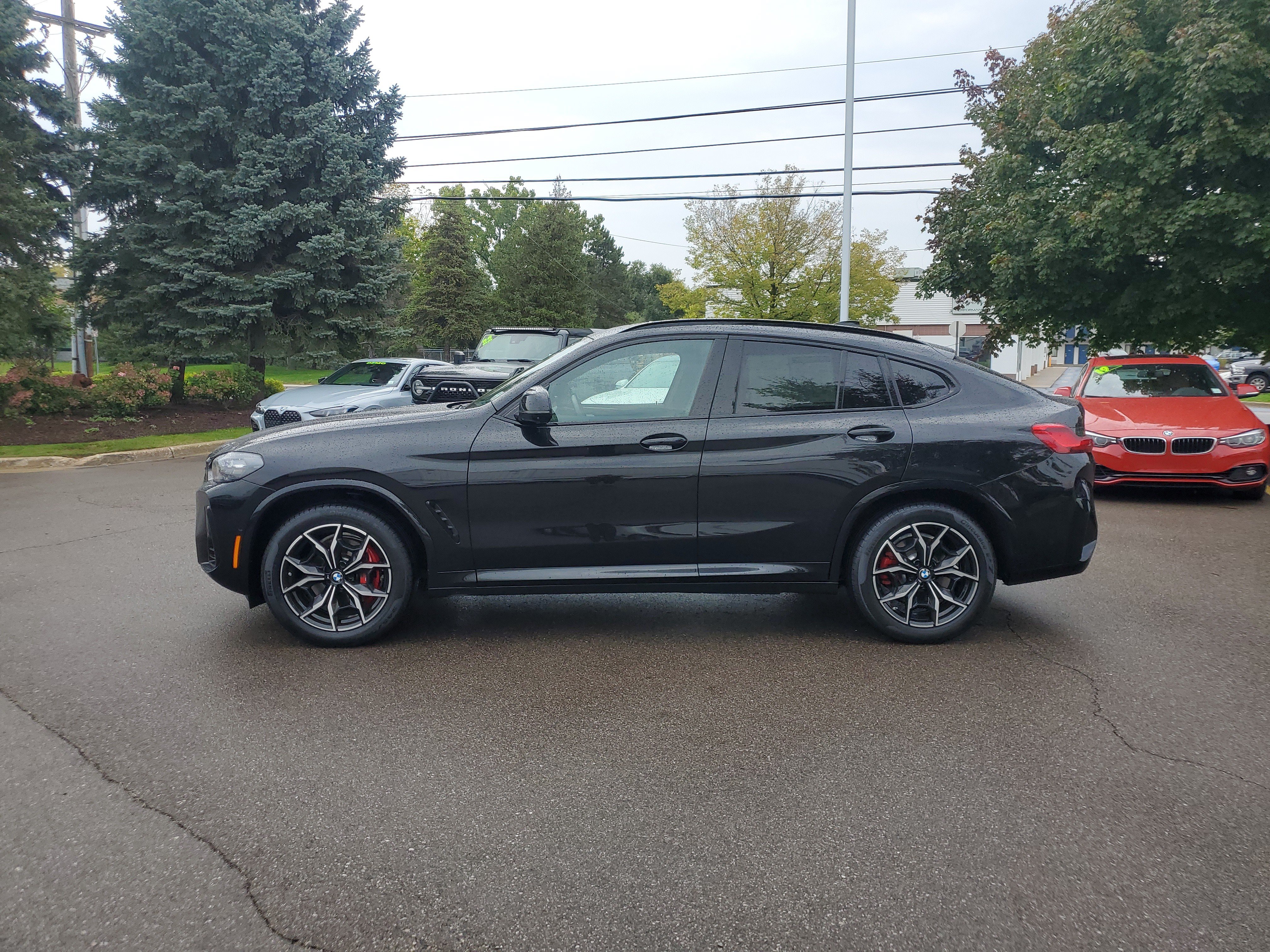 Certified 2025 BMW X4 M40i w/ Premium Package AWD/4WD image 2