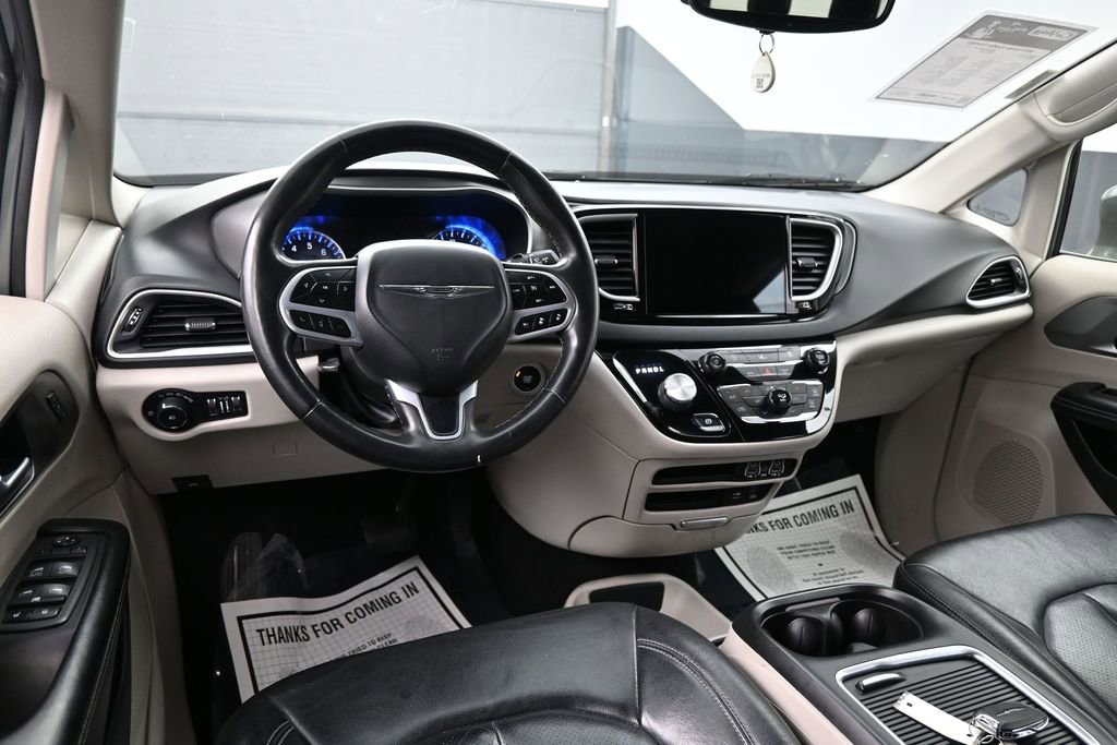 Used 2022 Chrysler Pacifica Touring-L FWD image 24