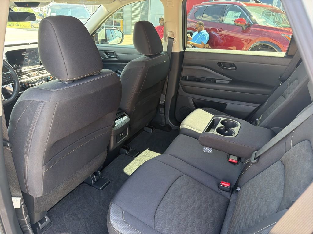 Used 2024 Nissan Pathfinder SV FWD image 16