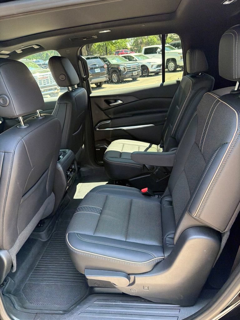 Used 2026 Chevrolet Traverse High Country w/ LPO, Floor Liner Package AWD/4WD image 14