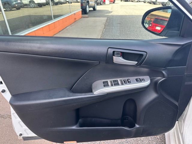 Used 2014 Toyota Camry SE image 11