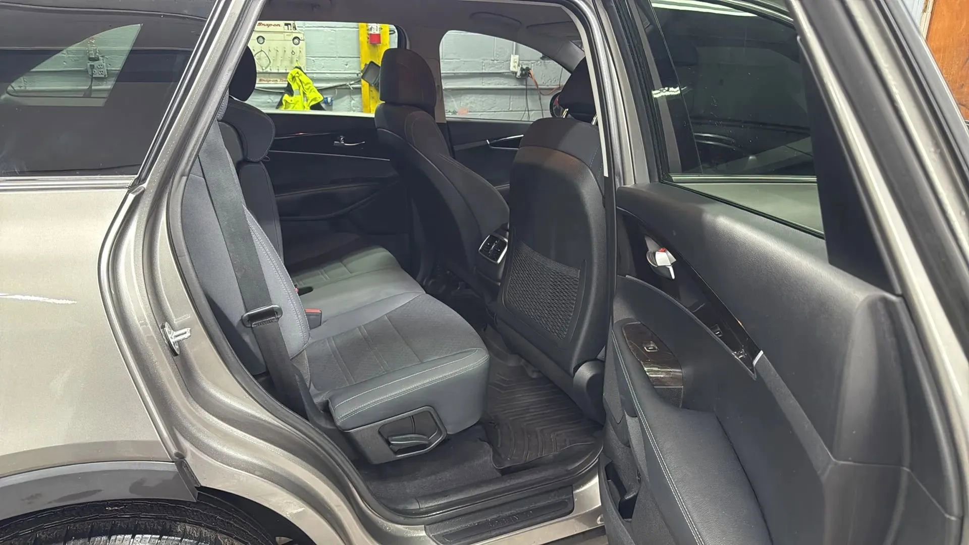 Used 2017 Kia Sorento L image 25