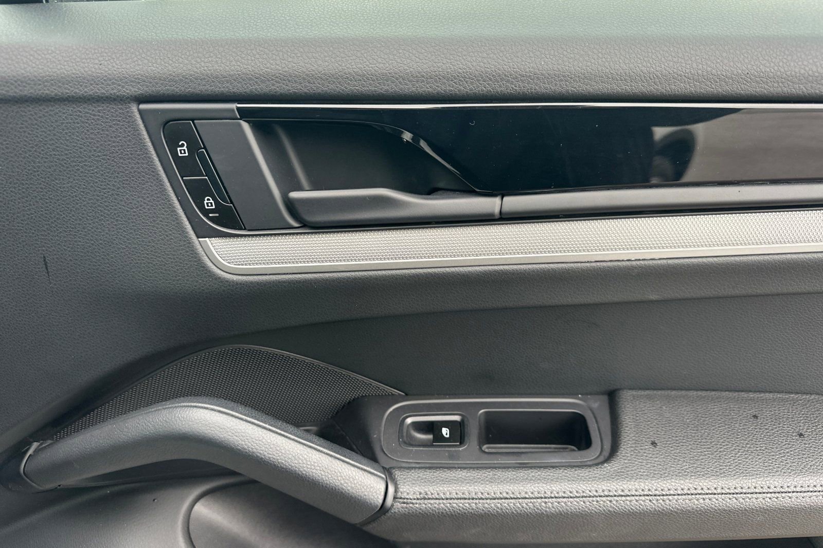 Used 2024 Porsche Cayenne image 21