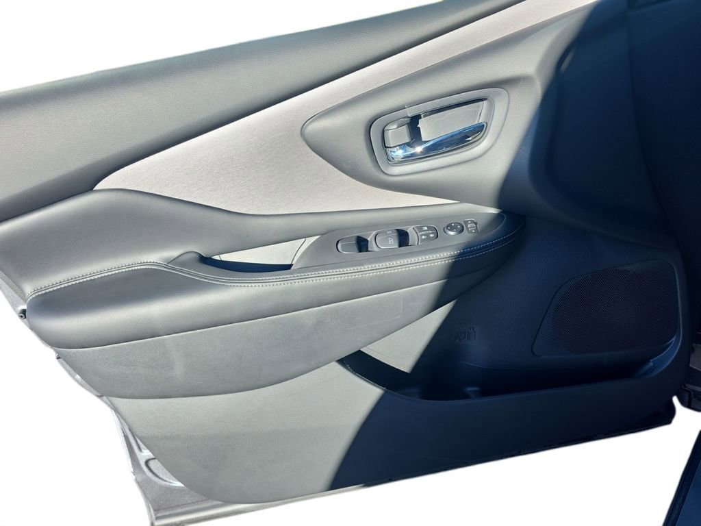 Used 2024 Nissan Murano SV image 17