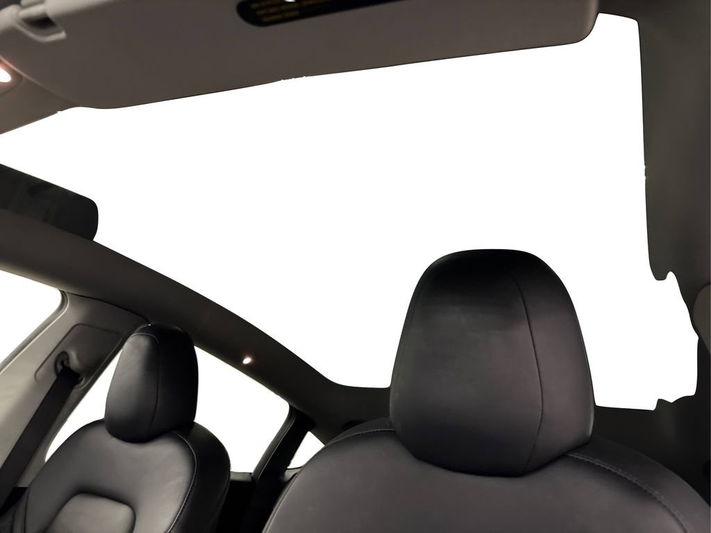 Used 2022 Tesla Model Y Long Range AWD/4WD image 24