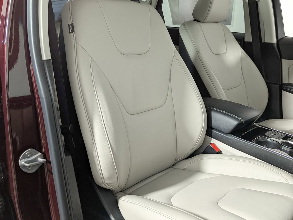 Used 2020 Ford Edge Titanium image 25