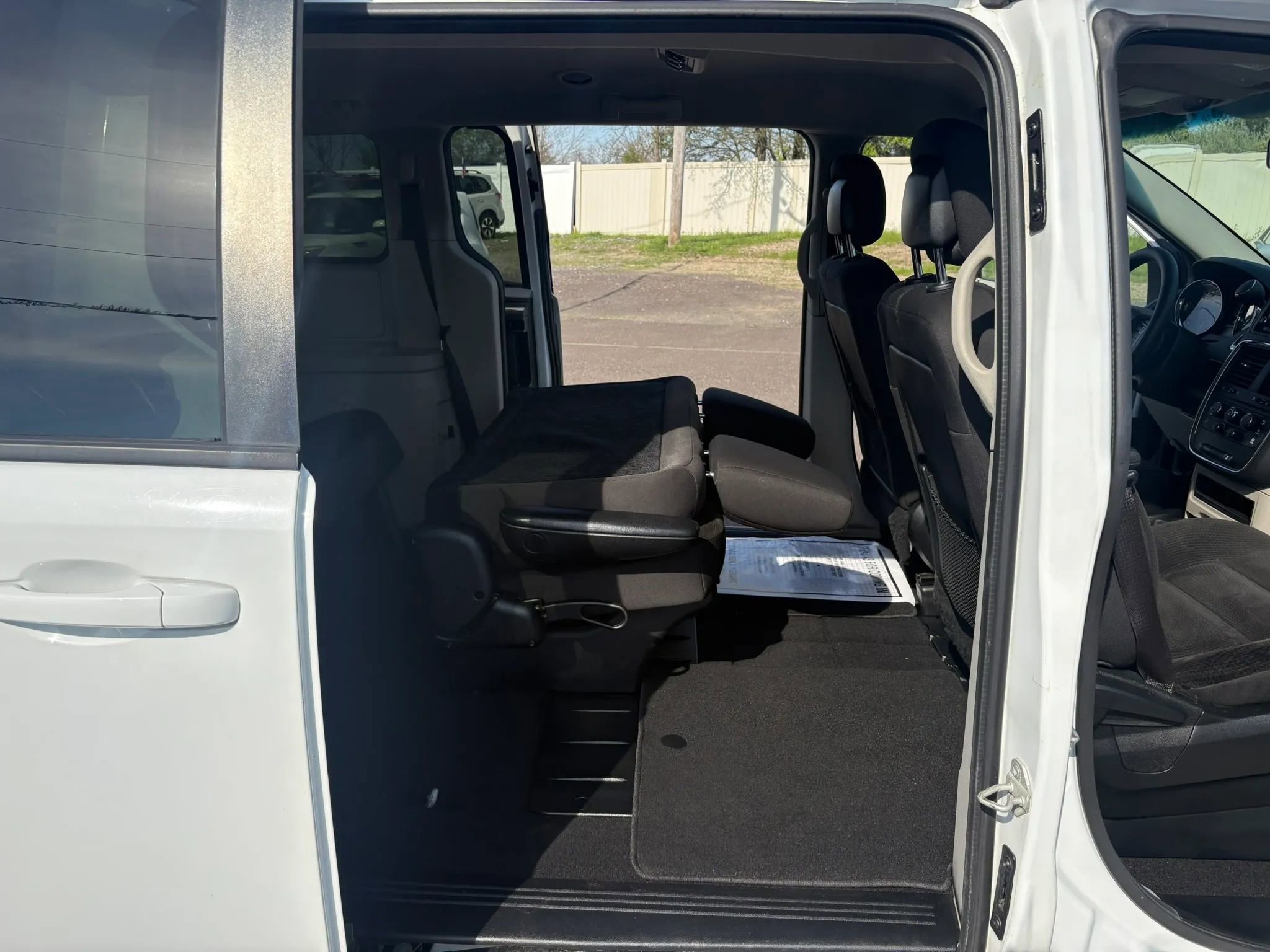 Used 2018 Dodge Grand Caravan SE FWD image 19