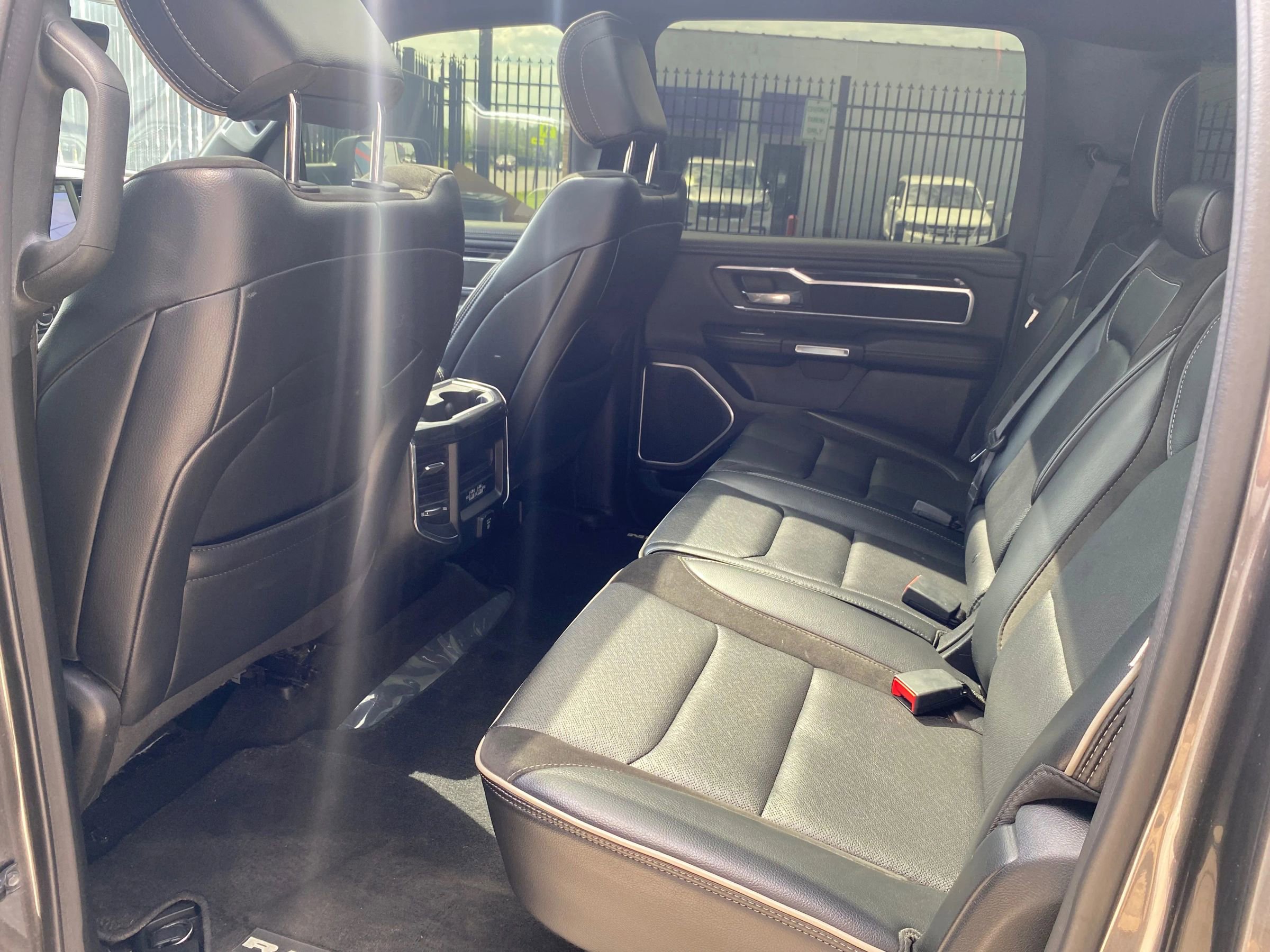 Used 2022 RAM 1500 Laramie w/ Sport Appearance Package image 9