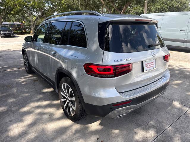 Used 2020 Mercedes-Benz GLB 250 w/ Premium Package image 9