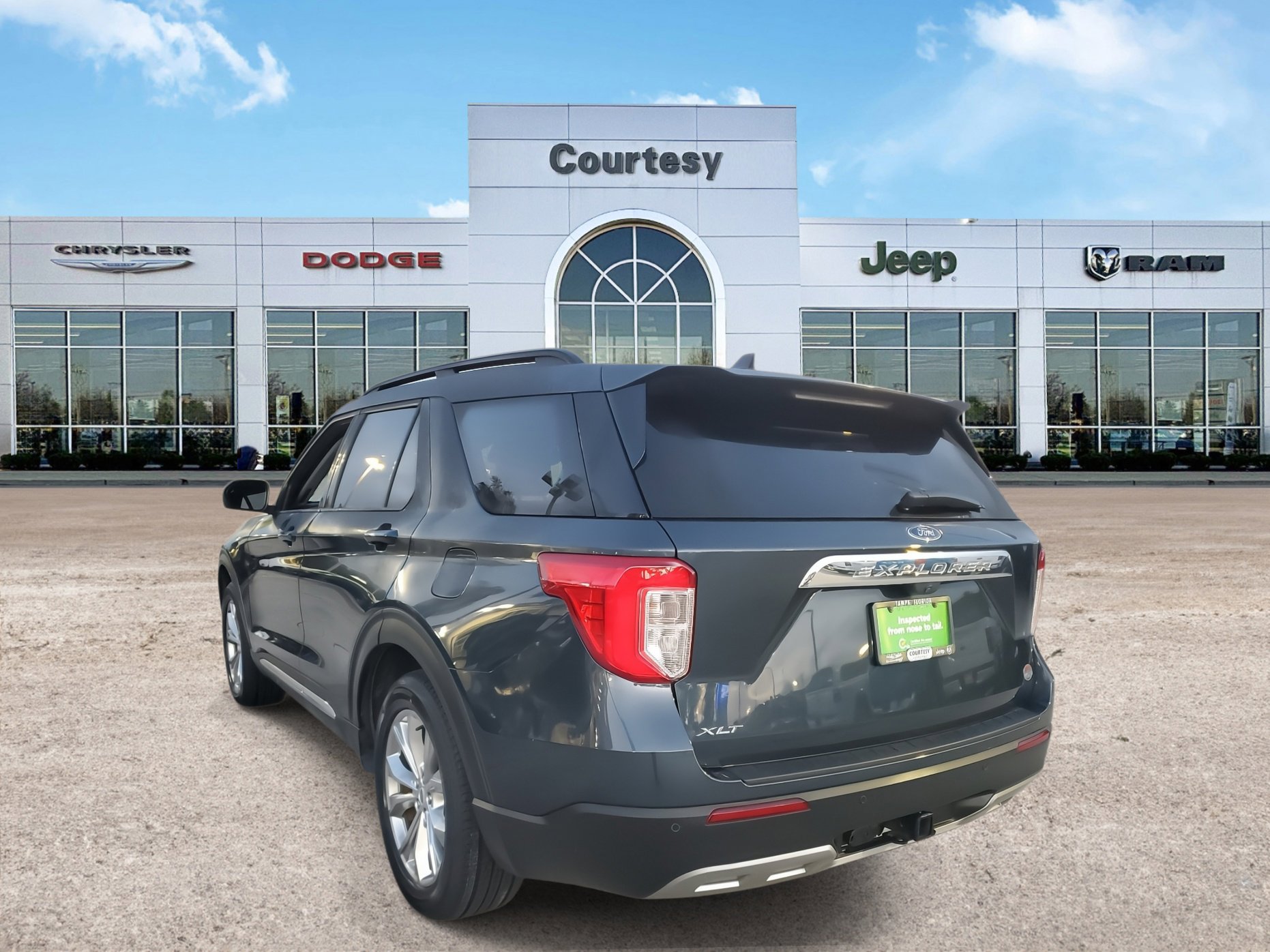 Used 2023 Ford Explorer XLT w/ Equipment Group 202A image 3