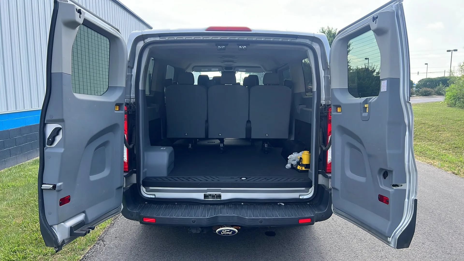 Used 2015 Ford Transit 150 XLT RWD image 11