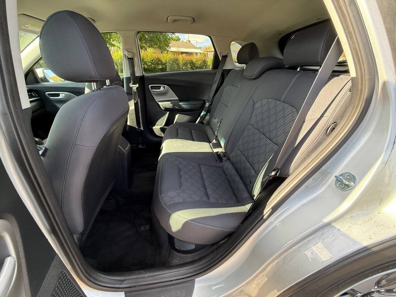 Used 2021 Kia Niro LX FWD image 11