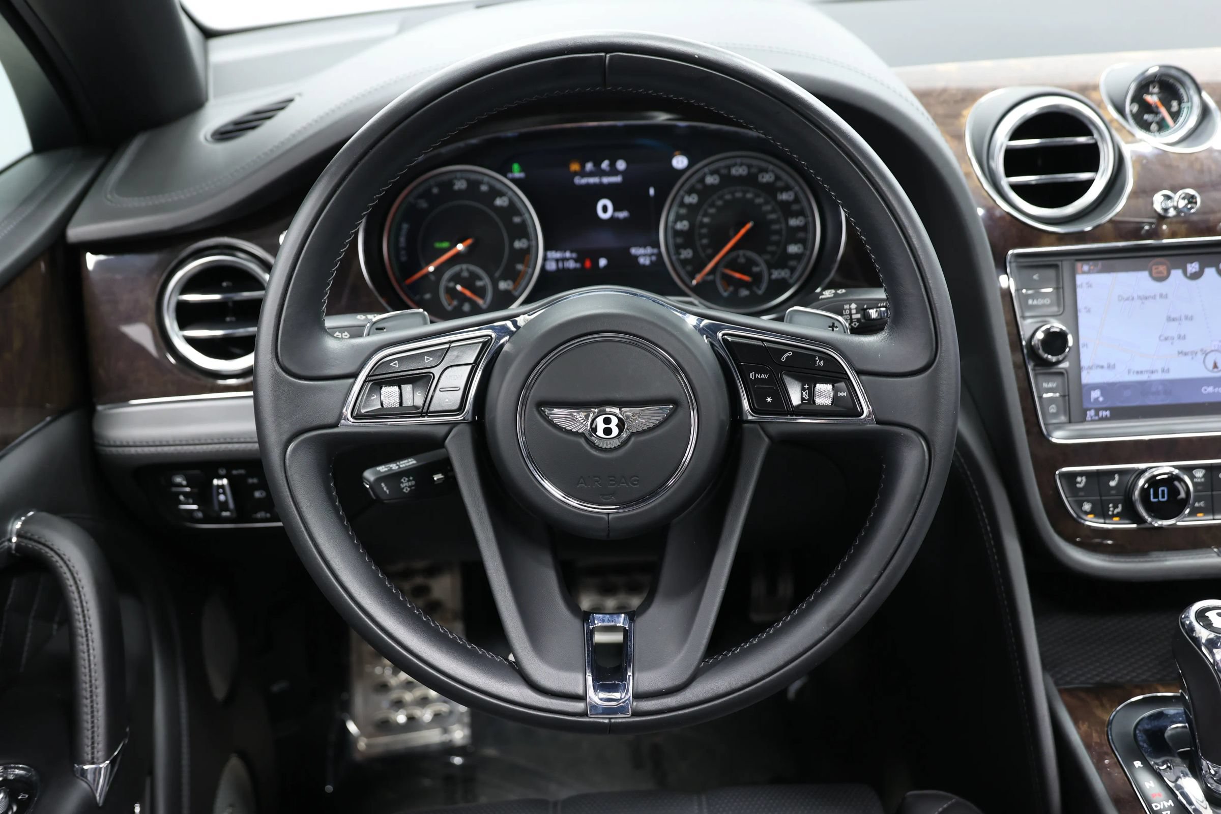 Used 2020 Bentley Bentayga Plug-In Hybrid AWD/4WD image 27