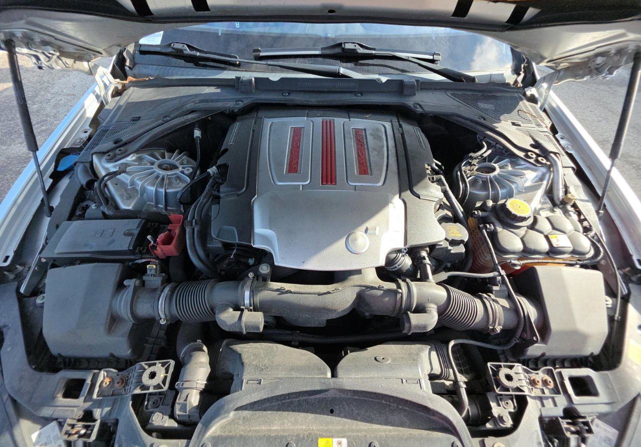 Used 2017 Jaguar XE Premium RWD image 18
