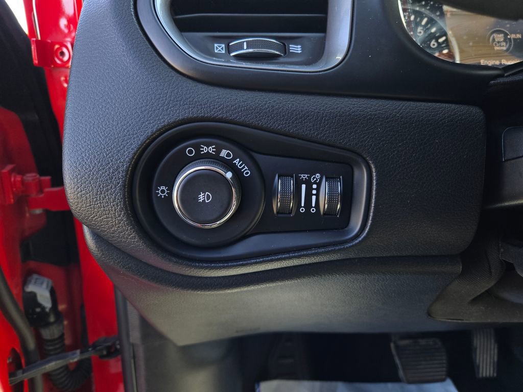 Used 2020 Jeep Renegade Limited image 13