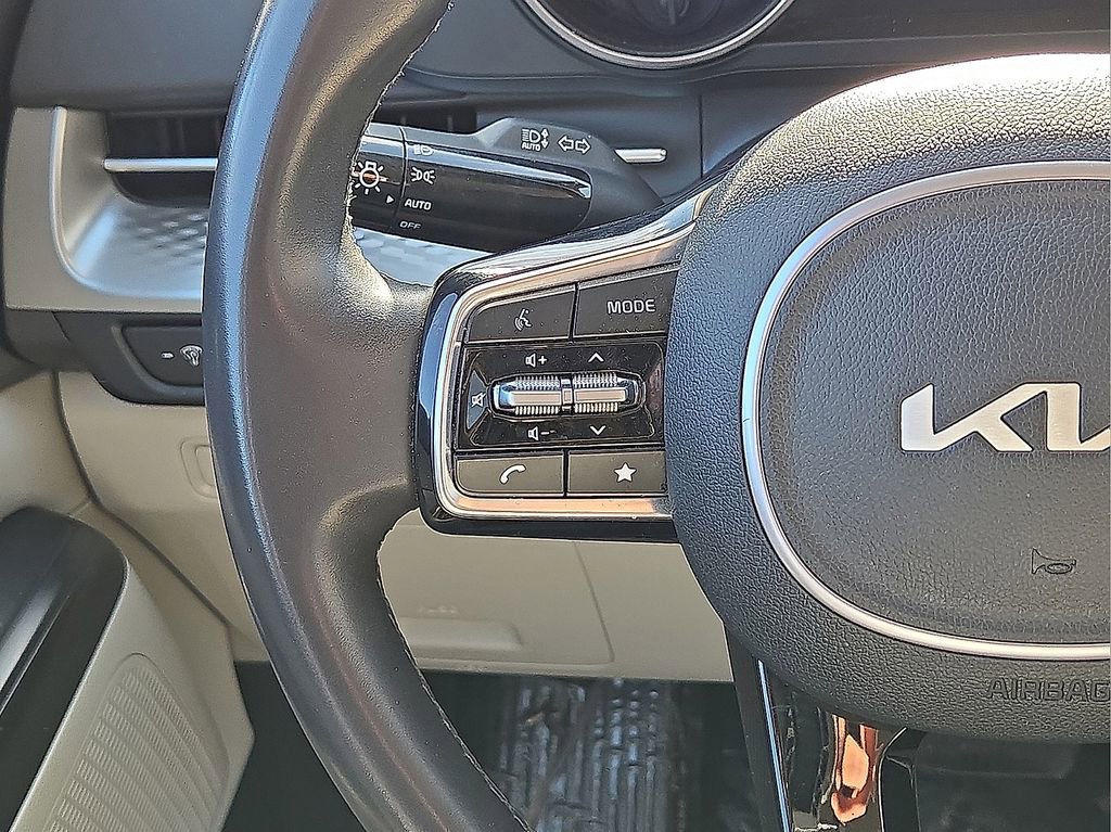 Used 2024 Kia Carnival LX image 18