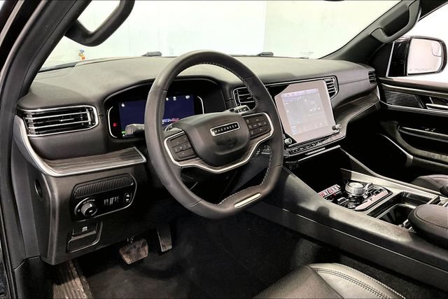 Used 2023 Jeep Wagoneer Series III w/ Premium Group I image 17