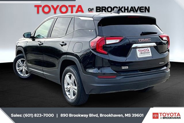 Used 2024 GMC Terrain SLE image 2