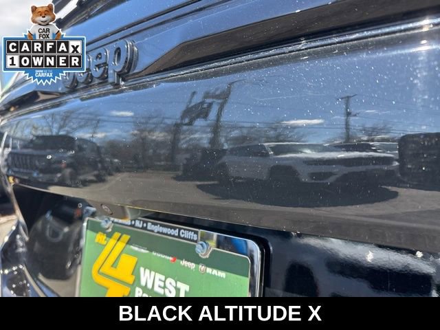 Used 2024 Jeep Grand Cherokee Altitude image 12