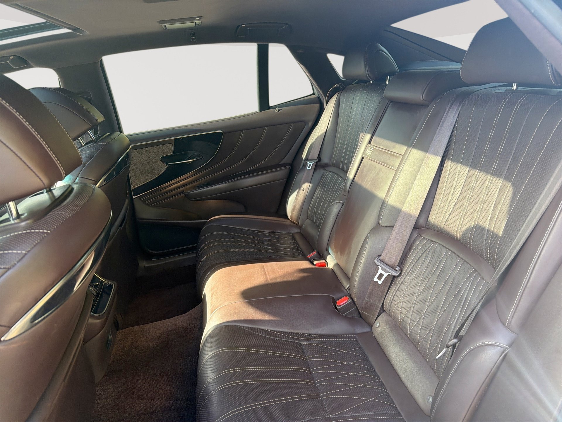 Used 2018 Lexus LS 500 w/ Interior Upgrade Package RWD image 26