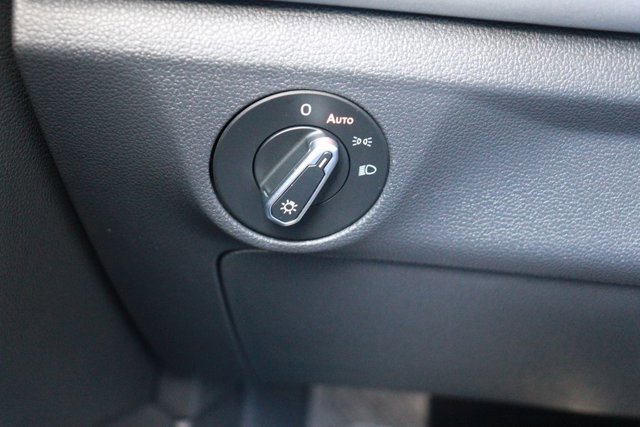 Used 2025 Volkswagen Jetta SE image 25