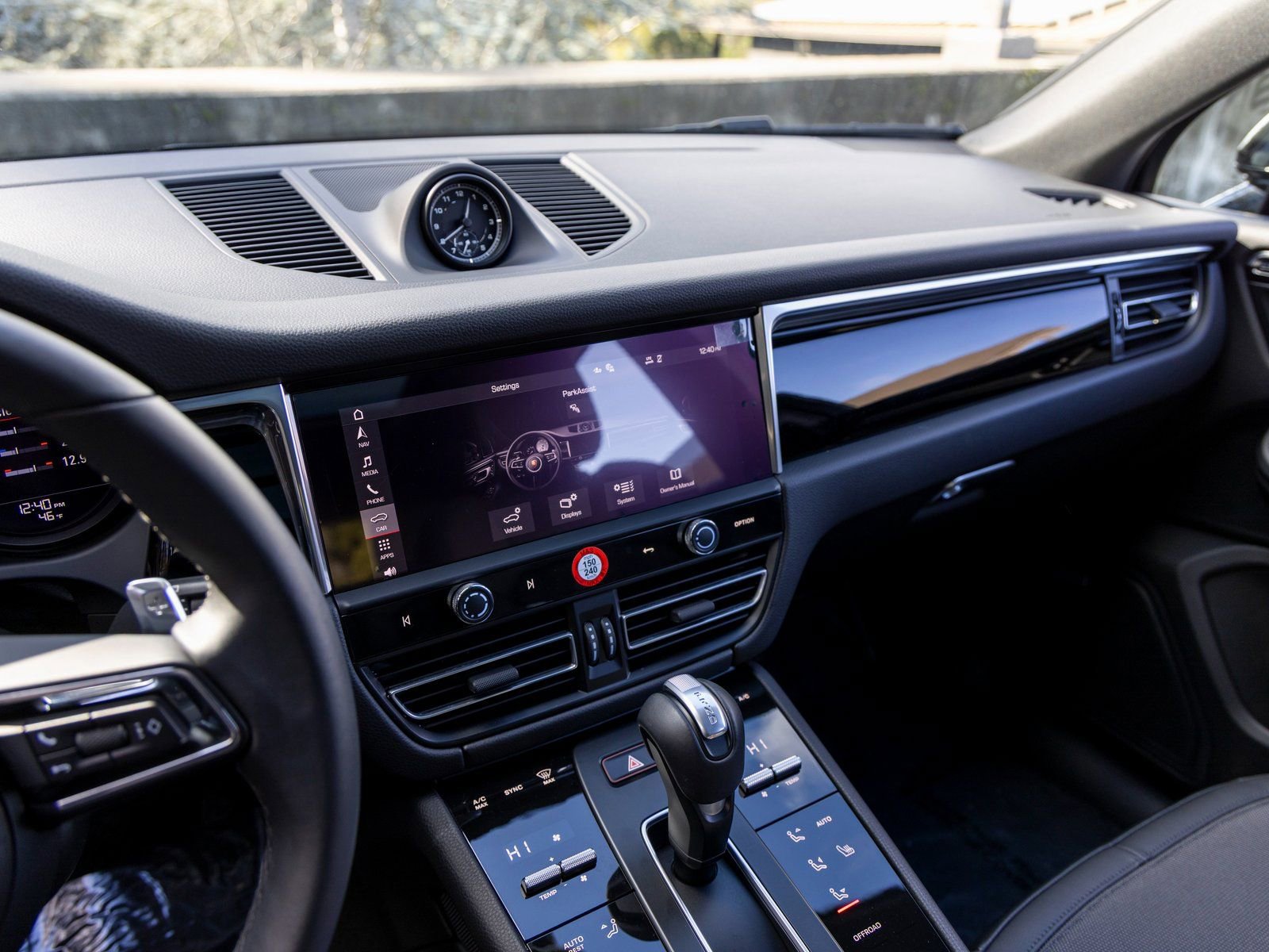 Certified 2025 Porsche Macan image 35