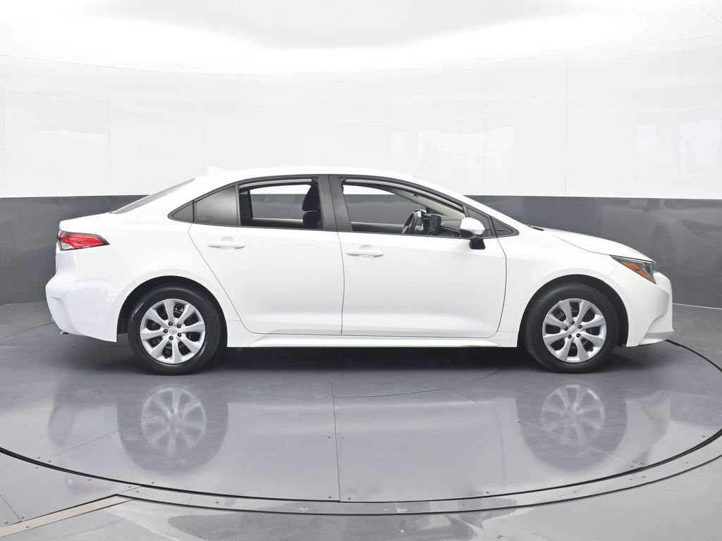 Used 2022 Toyota Corolla LE image 7