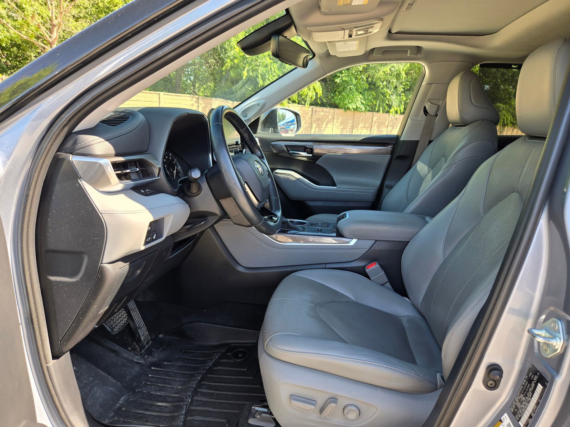 Used 2020 Toyota Highlander Limited FWD image 9