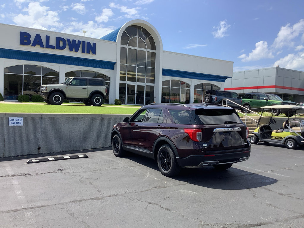 Used 2022 Ford Explorer XLT w/ Equipment Group 202A image 5