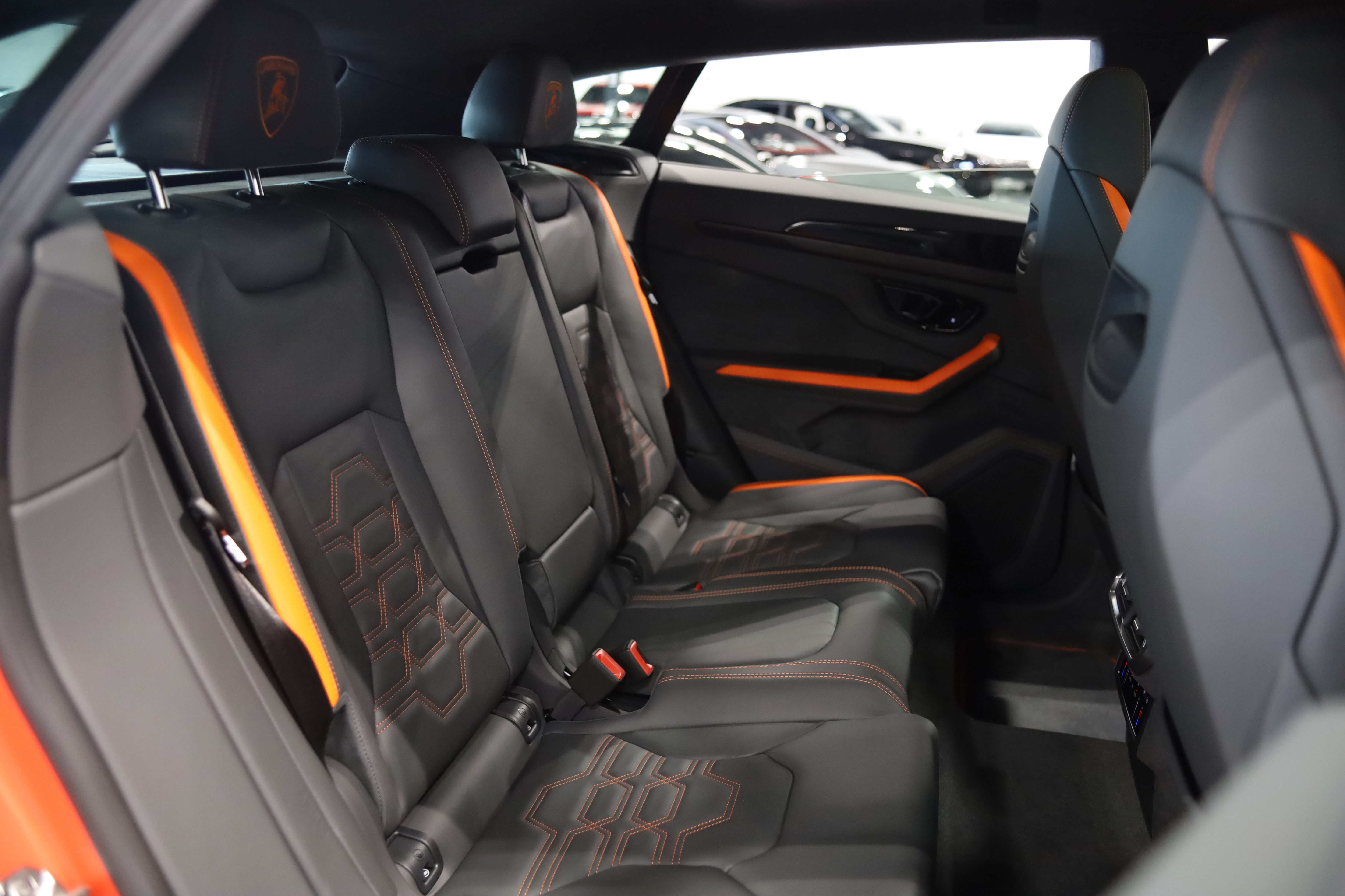 Used 2025 Lamborghini Urus SE AWD/4WD image 37