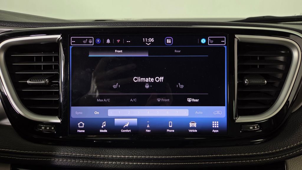 Used 2021 Chrysler Pacifica Touring-L FWD image 26