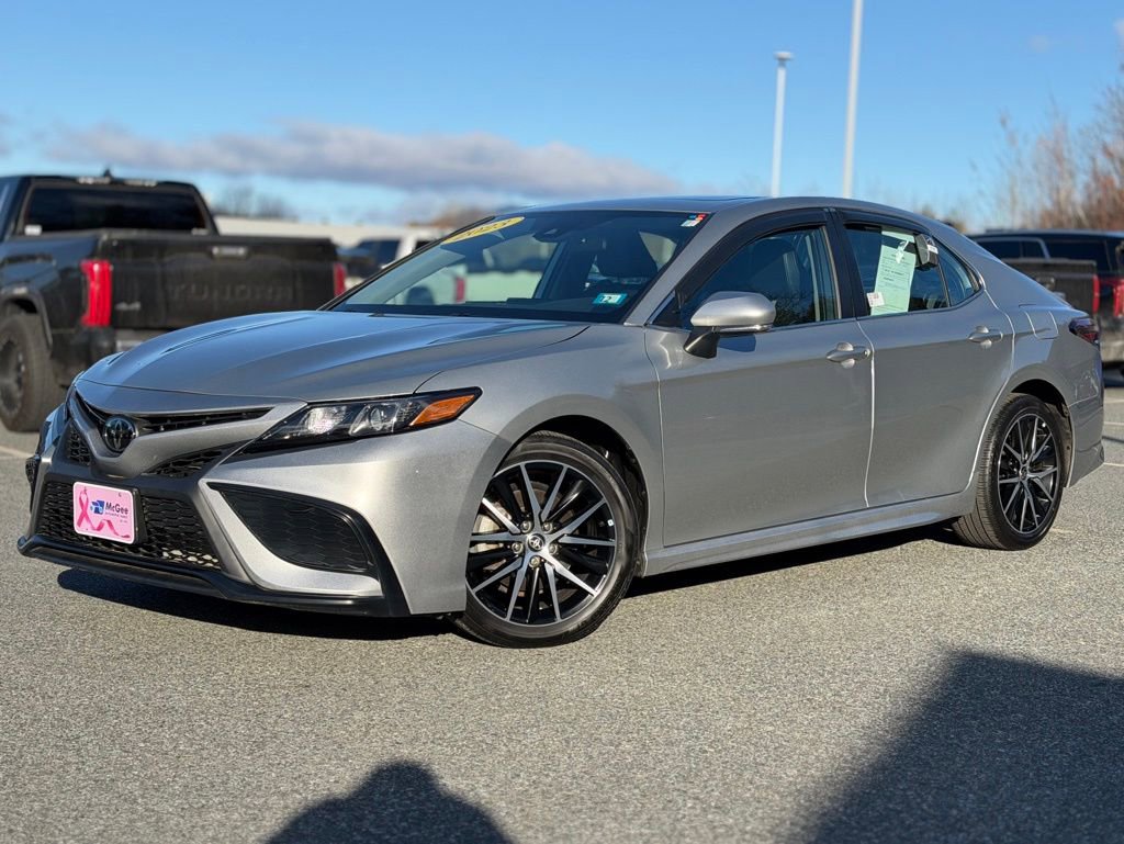 Used 2023 Toyota Camry SE image 1