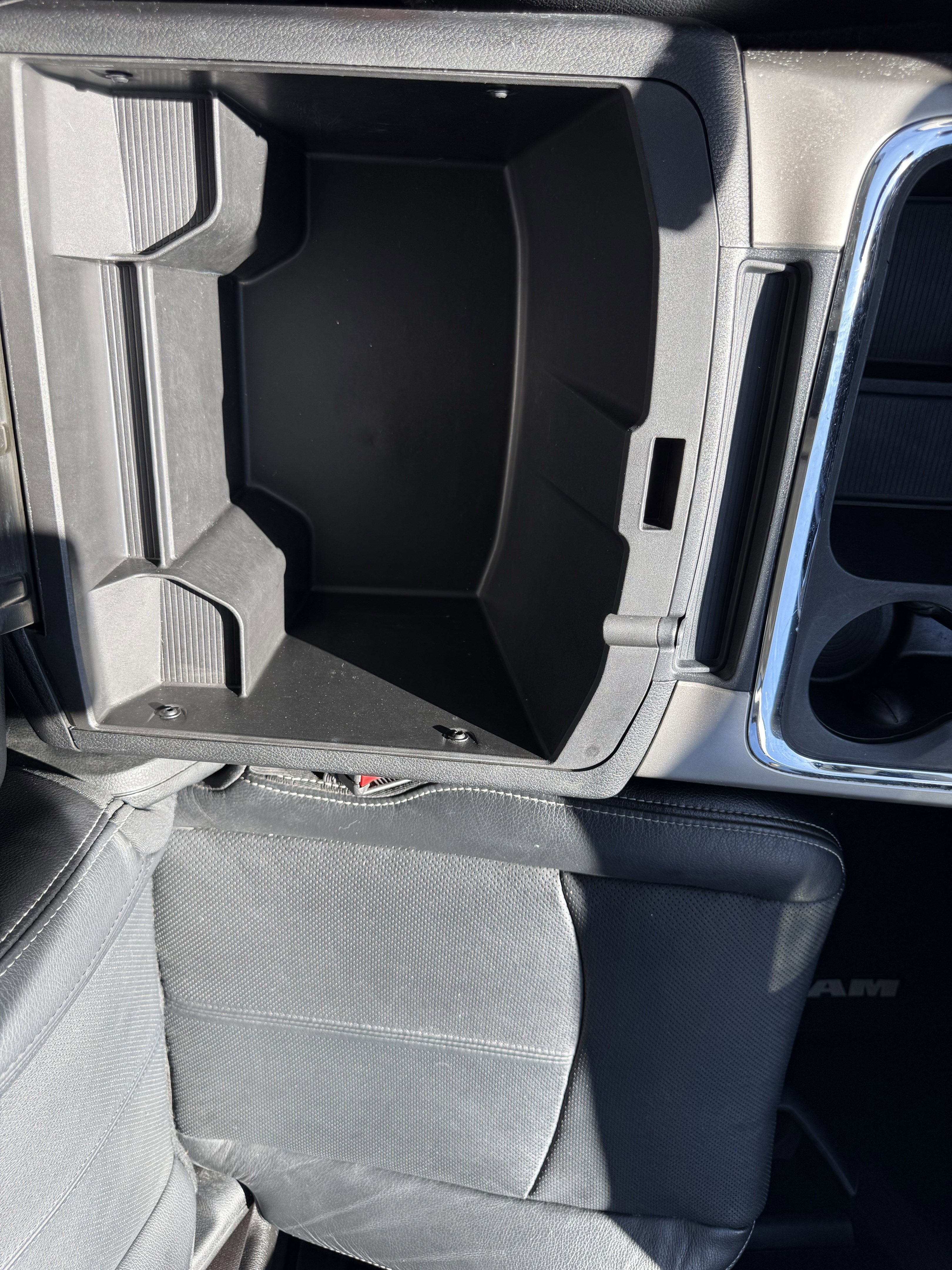 Used 2018 RAM 2500 Laramie w/ Protection Group image 31