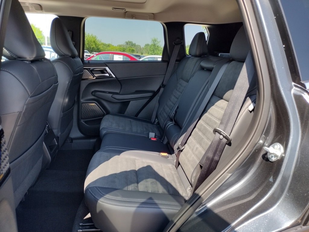 New 2025 Mitsubishi Outlander SE image 9