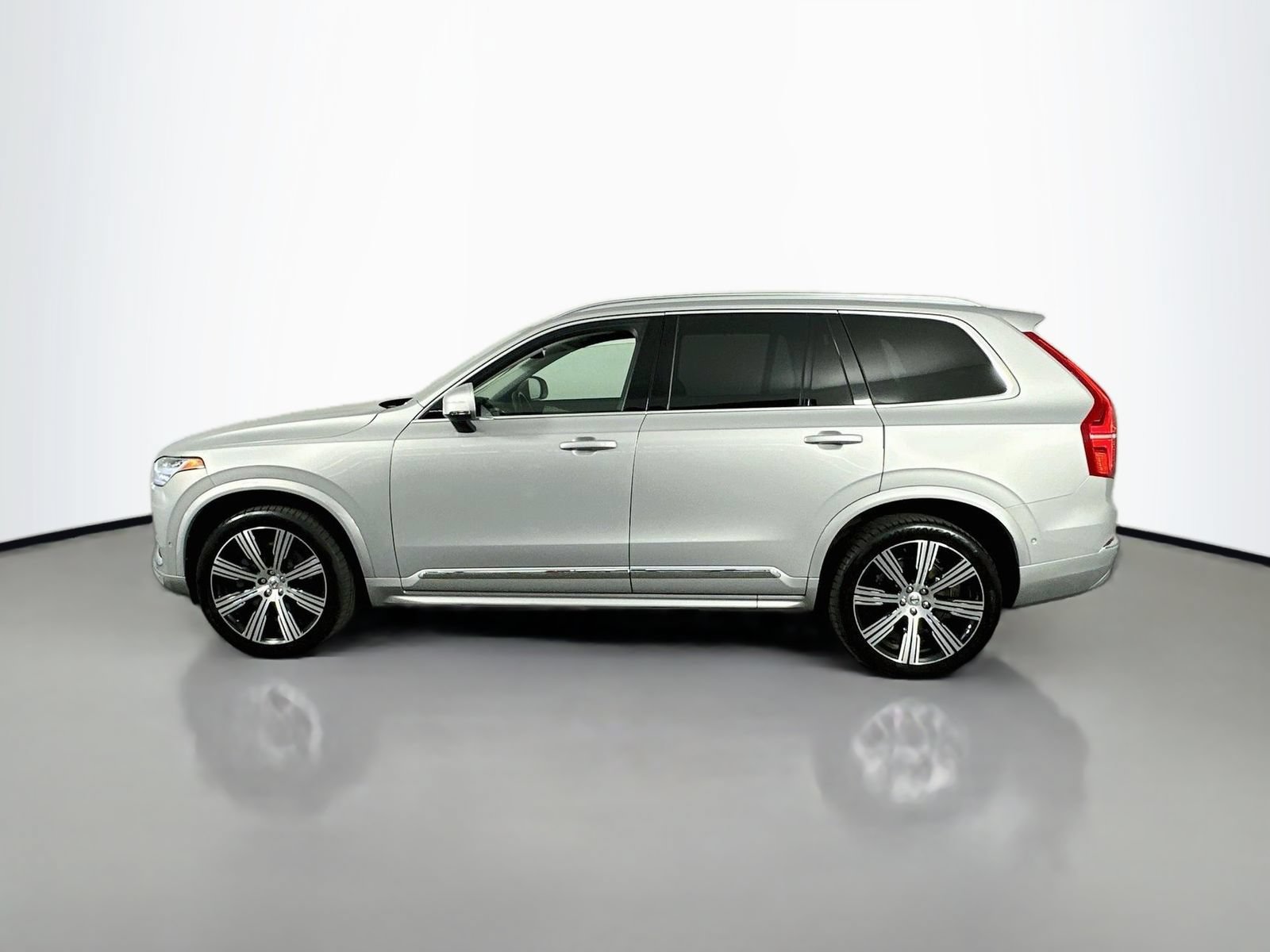Used 2023 Volvo XC90 B6 Ultimate w/ Protection Package Premier AWD/4WD image 4