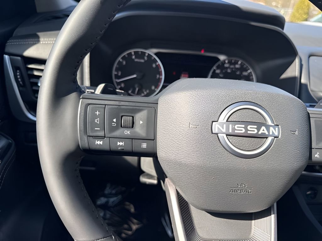 Used 2025 Nissan Rogue SV image 14