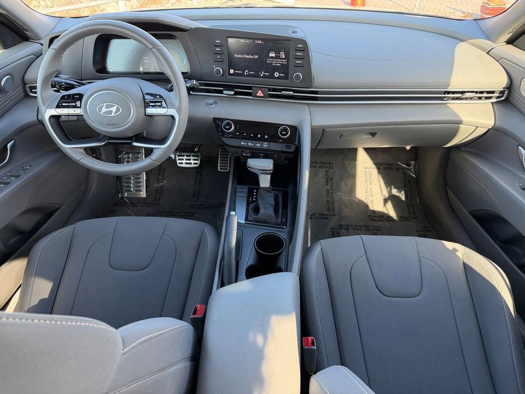 Used 2025 Hyundai Elantra Sport image 12
