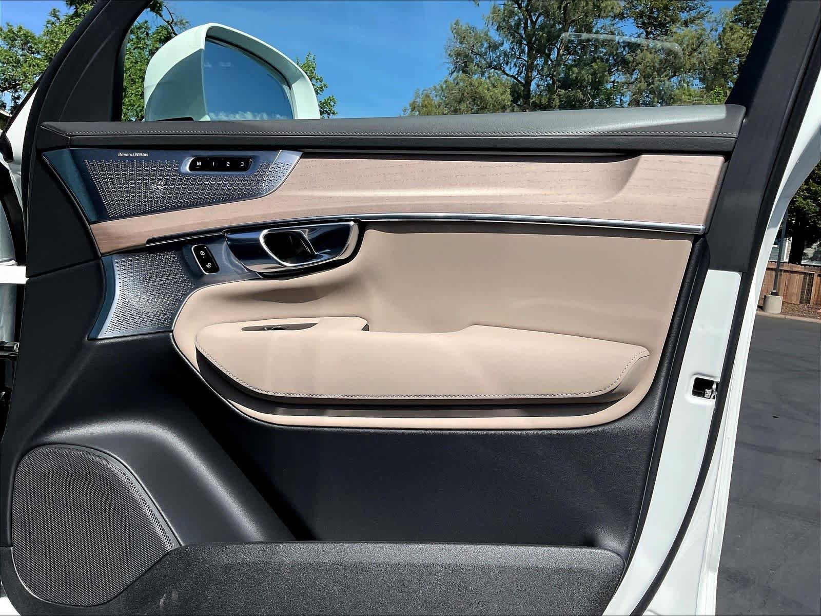 New 2026 Volvo XC90 T8 Ultra w/ Lounge Package image 31